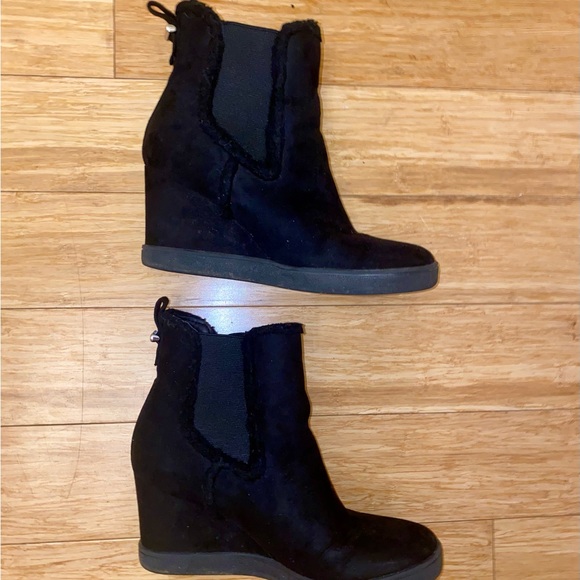 Unisa Women’s black wedge Chelsea boot size 7.5 women’s - Picture 6 of 6